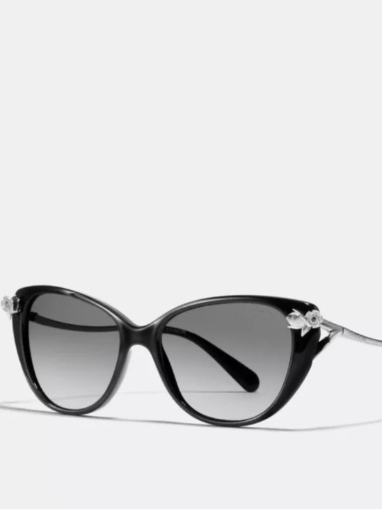 Coach Accessories - Coach Woman’s Black Tea Rose Sunglasses. Cat Eye Shape